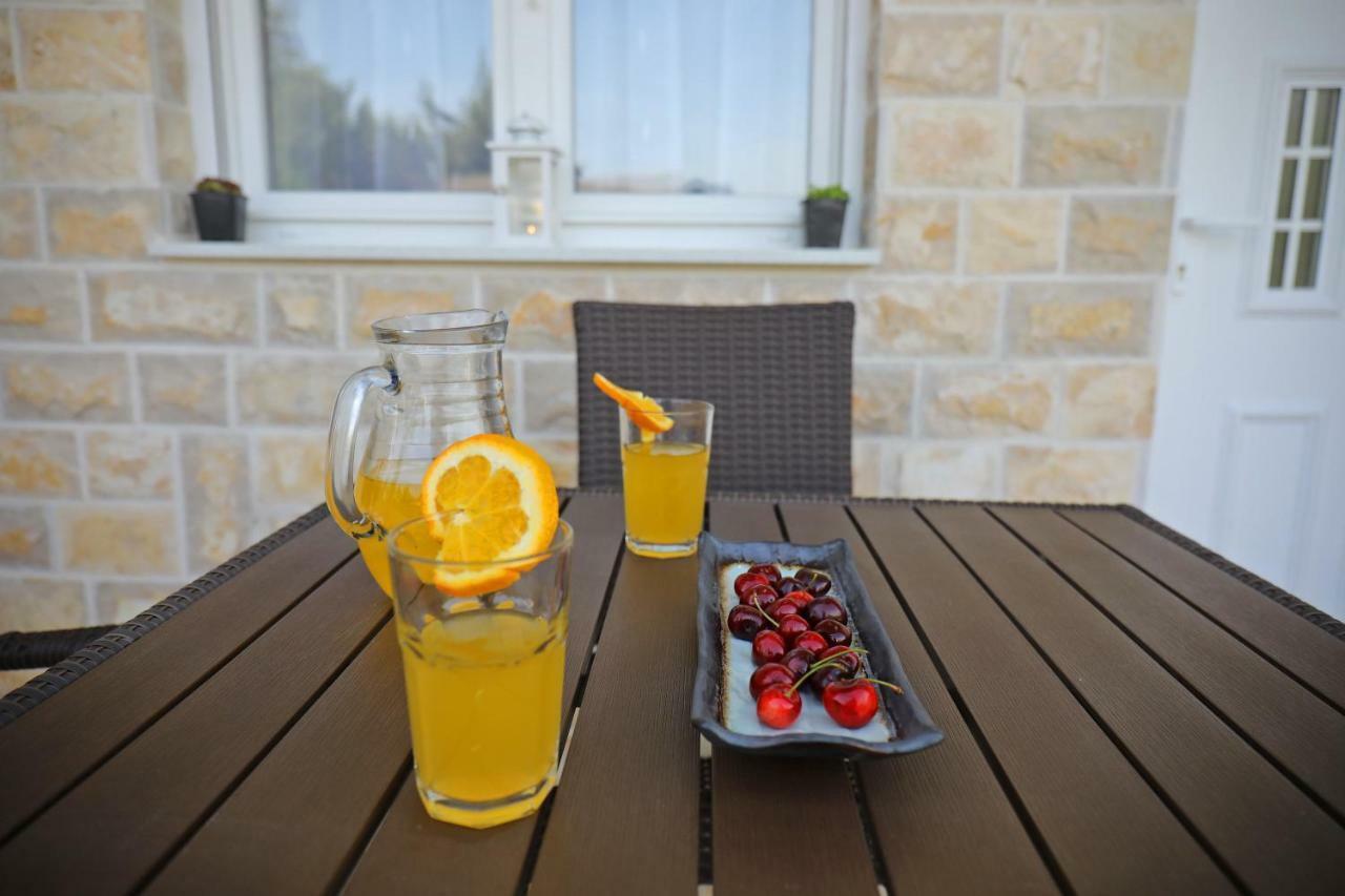 Apartmani Neva, Pridraga Exterior photo