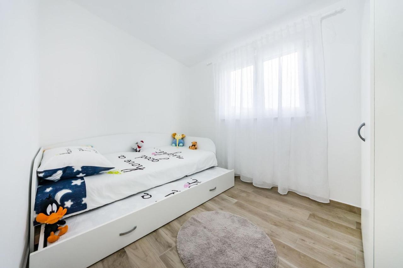 Apartmani Neva, Pridraga Exterior photo